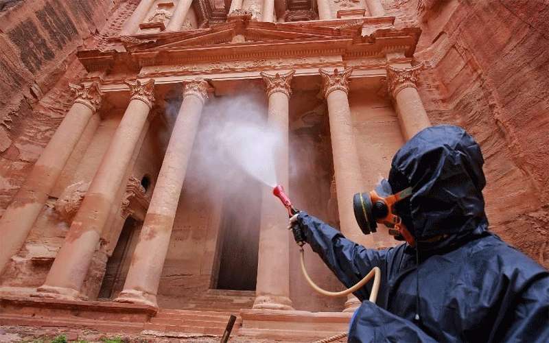 سلاح الهندسة يطهر مواقع يظهر فيها