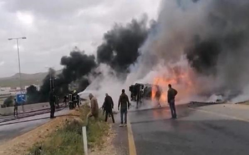 وفاة بحريق شاحنة تنقل موادا نفطية