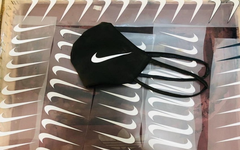 الأمن يضبط مشغل كمامات مقلدة بالزرقاء