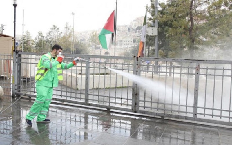 امانة عمان تواصل تعقيم الشوارع ومداخل