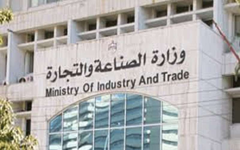 وقف العمل بمنح رخص تصدير وإعادة