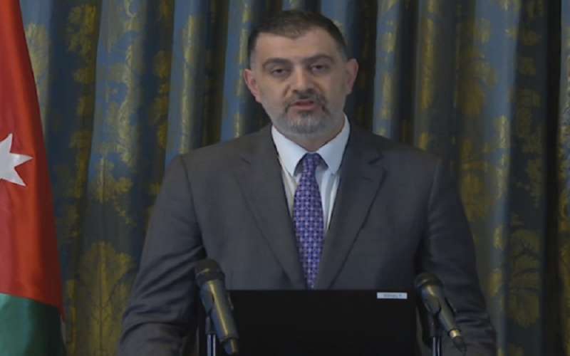 وزير العمل: 50% تخفيض أجور موظفي