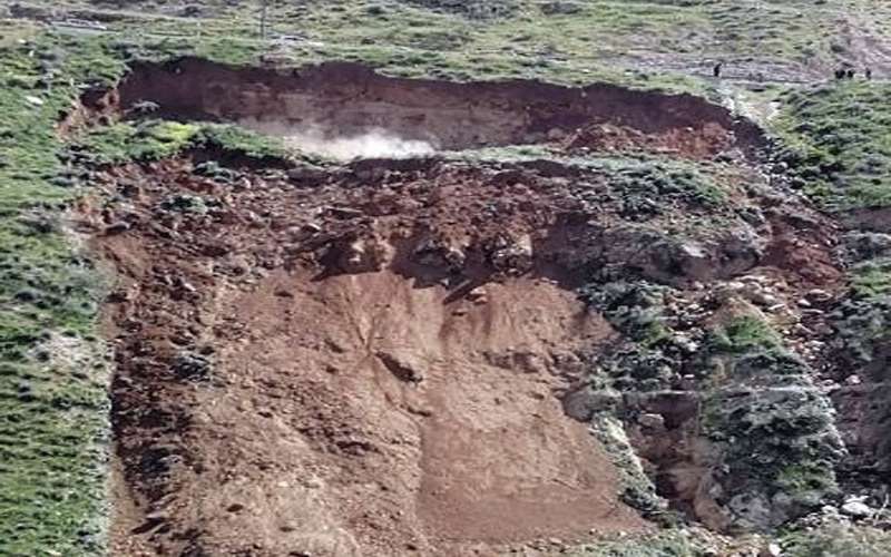 انهيار غير خطر على طريق جرش