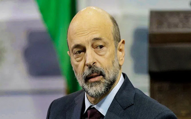 الرزاز للأردنيين: نعول على وعيكم والتزامكم