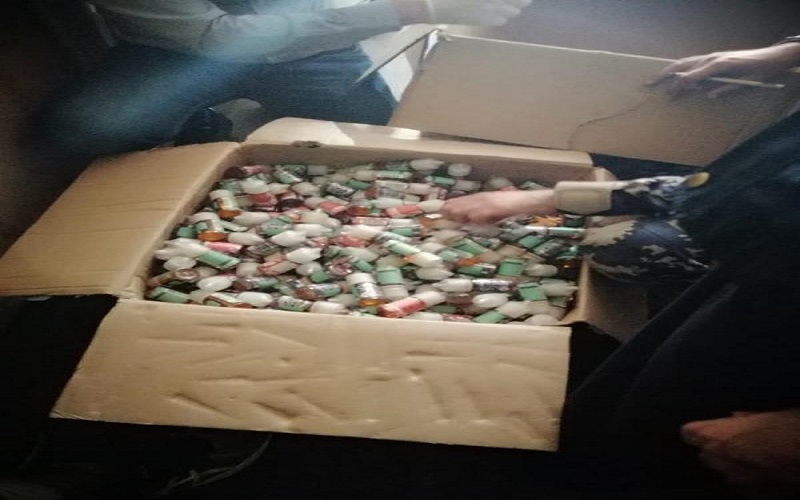 احباط تهريب 75 ألف عبوة نكهات