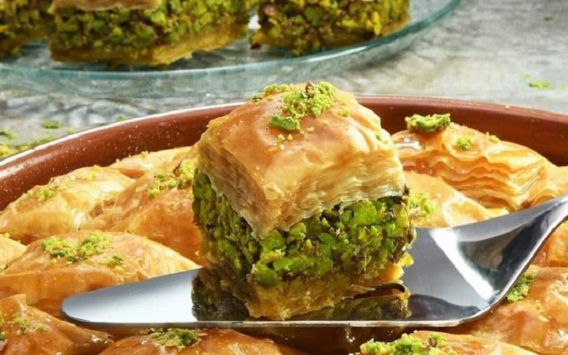 أصحاب محال حلويات يطالبون بإعادة النظر
