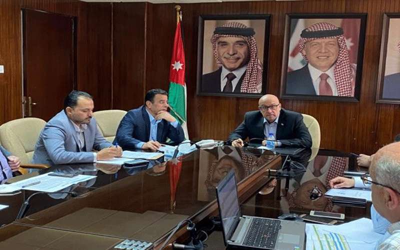 وزير المياه يشدد على عدم فصل