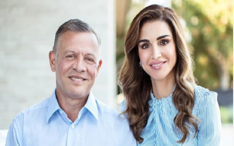 الملك والملكة يتواصلان مع كوادر طبية