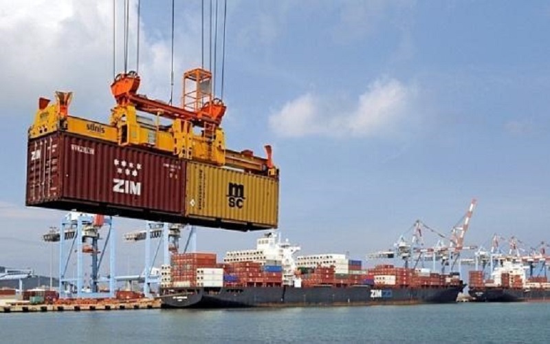 انخفاض عجز الميزان التجاري 12% بأول