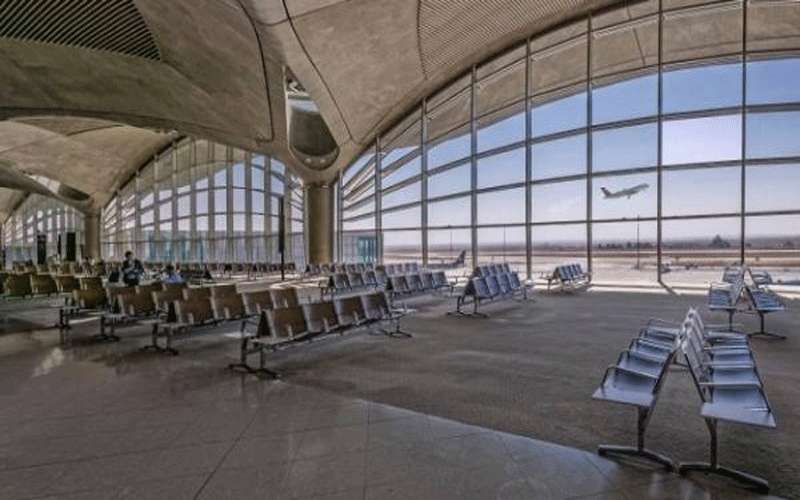 %21.1 انخفاض حركة المسافرين في مطار