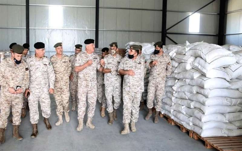 رئيس هيئة الأركان يتفقد المخابز العسكرية