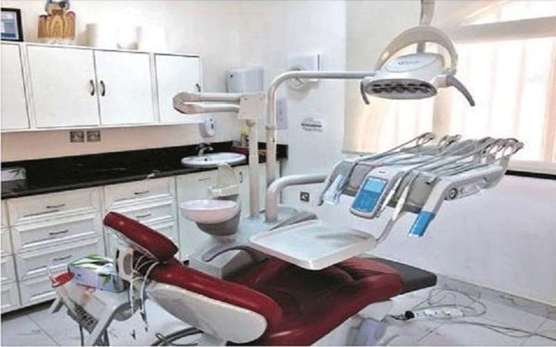 العيادات والمختبرات الطبية تبدأ باستقبال المرضى