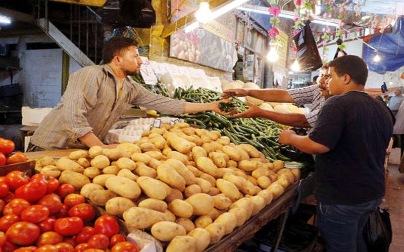 مخالفة 3 محال تجارية بالزرقاء