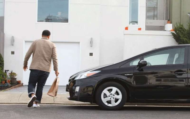 مطالبة بتمديد خدمة توصيل الطعام حتى