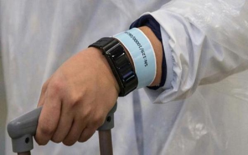 10 آلاف إسوارة إلكترونية لتتبع المحجورين