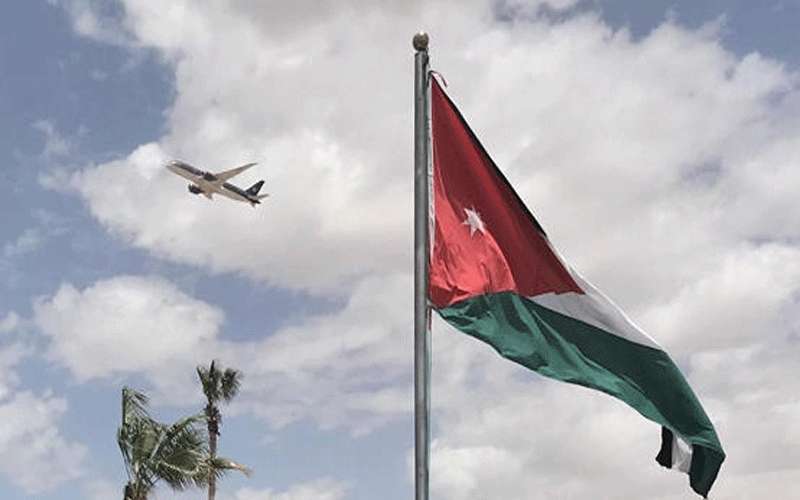 وصول طائرة تقل عائدين من تركيا