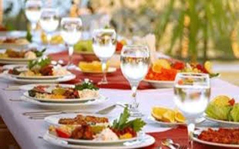 السائق المصاب بالمفرق أقام عزومة إفطار