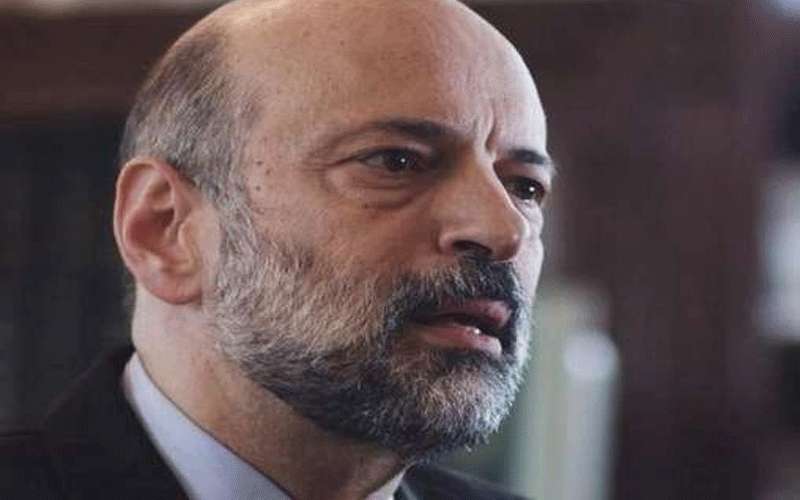 احلقوا شعر رأس الرئيس.. فقد دبك