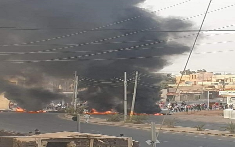 اعتصام في الازرق احتجاجا على حجر