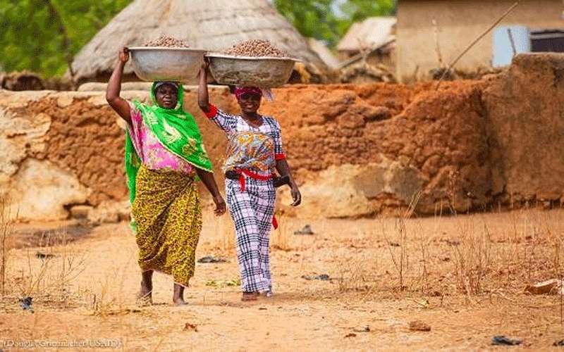 افريقي يصيب 533 شخصا بكورونا