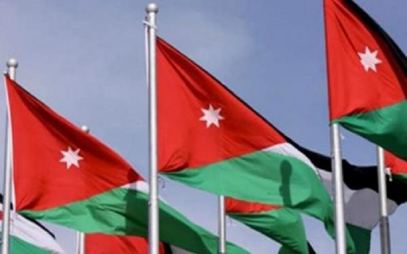 الاحتفال بعيد الاستقلال برفع العلم الأردني