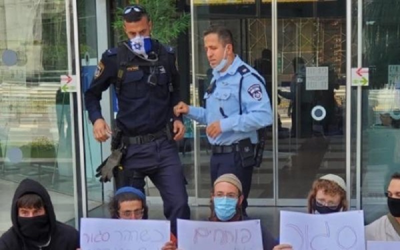 جماعات الهيكل تغلق مدخل السفارة الأردنية