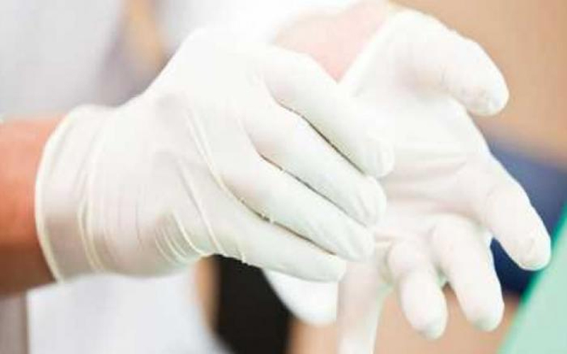 بائعو القفازات يستغلون جائحة كورونا لمضاعفة