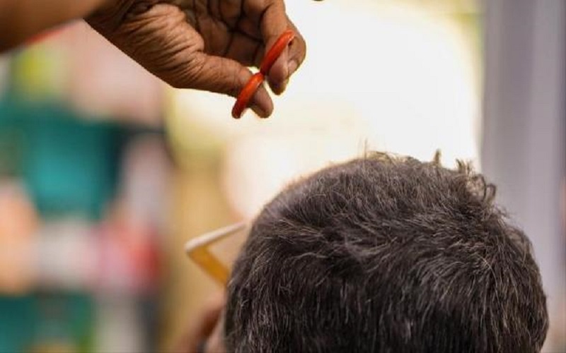 اصابة حلاق في عمان بكورونا ..