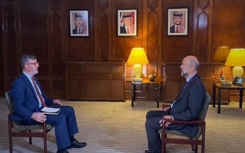 الرزاز: الأردن لن يقبل بقرارات أحادية