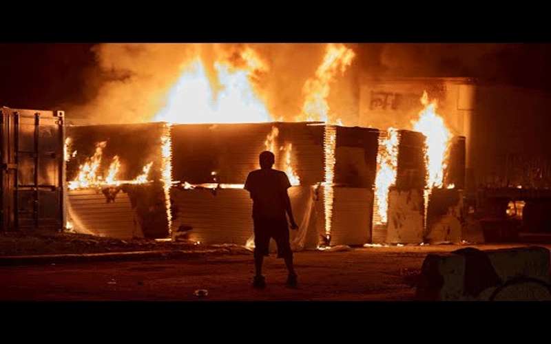 منيابوليس تحترق .. استمرار الاحتجاجات ضد