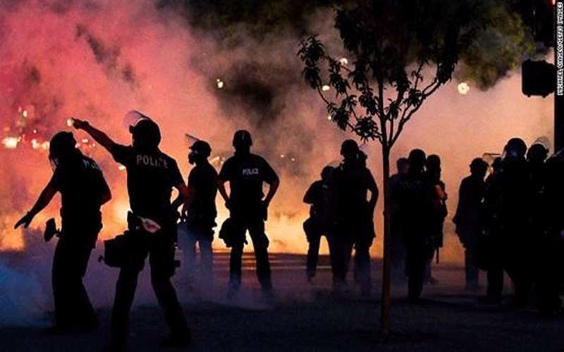 أول قتيل باحتجاجات أميركا