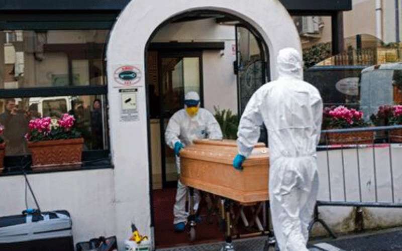 وفيات كورونا حول العالم تتجاوز 372