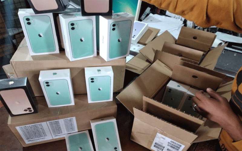 الجمارك تضبط 500 جهاز آيفون