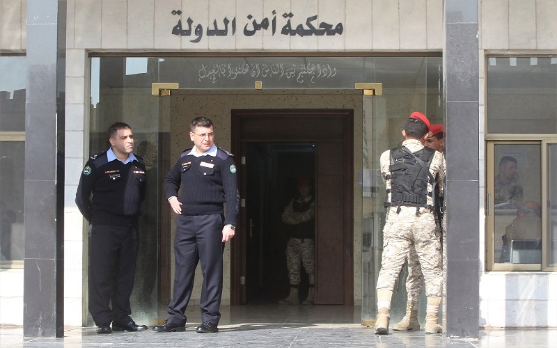 الحبس 10 سنوات لأربعة مدانين بتشكيل