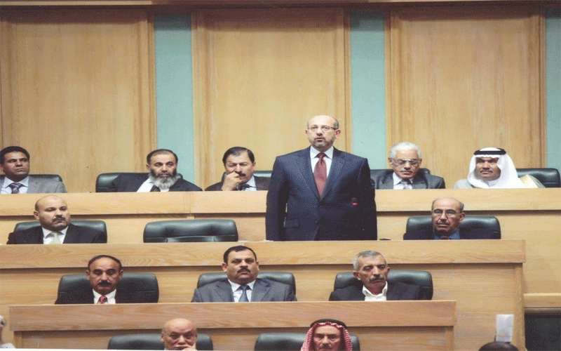 وزير أسبق يهدد الرزاز بنشر معلومات