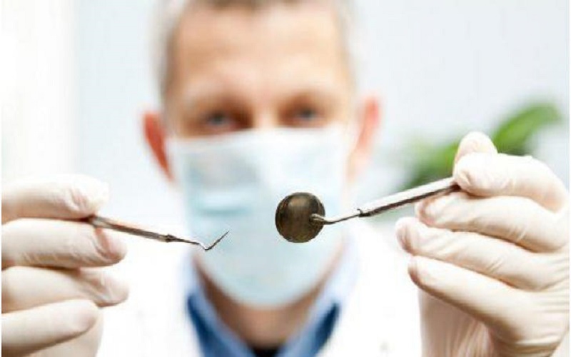 نقيب أطباء الأسنان: الطبيب المصاب بكورونا