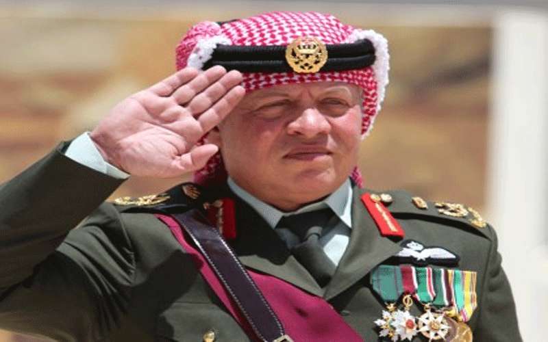 سنة خدمة إضافية من الملك للجيش