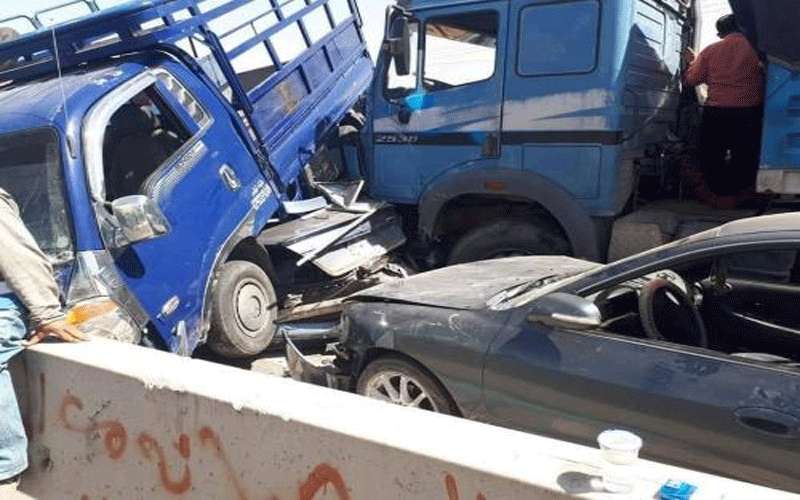 أنباء عن إصابات جراء تدهور شاحنة