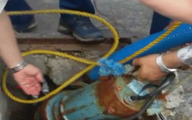 توقيف شخص يقوم بتعبئة صهاريج بمياه