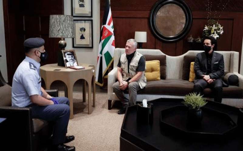 الملك يشيد بتفوق ضابط ونيله المركز