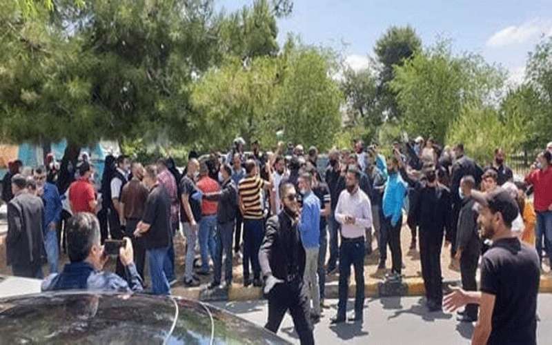 الأجهزة الأمنية تفض اعتصام أصحاب قاعات