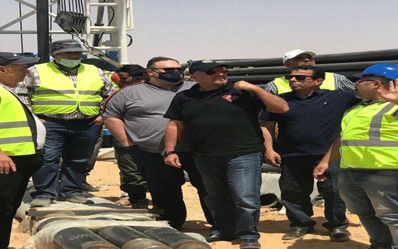 وزير المياه يتفقد عمليات حفر ابار