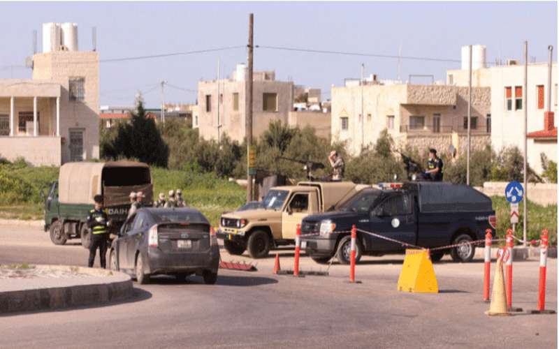 رفع العزل عن بنايتين في حوارة