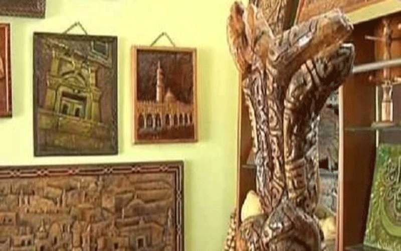 أردني يحول زوائد أشجار الجوافة لأعمال