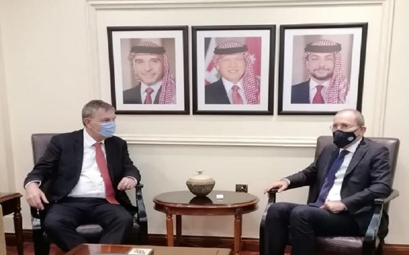 الصفدي يؤكد استمرار حشد الدعم السياسي