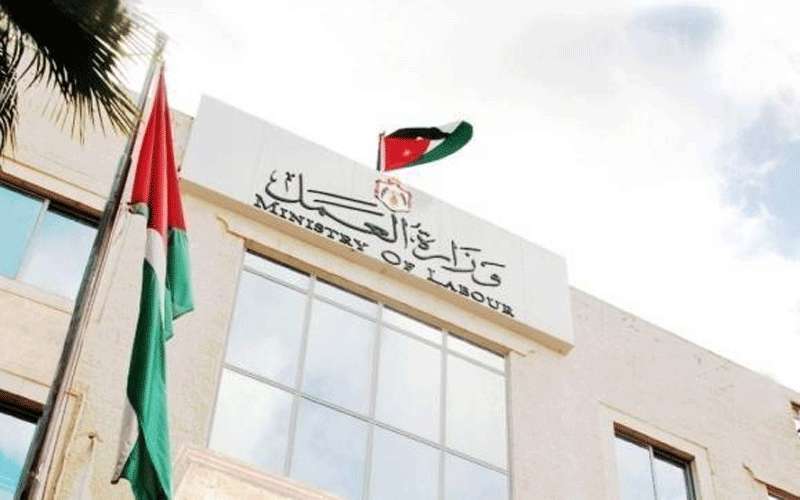 434 ألف تصريح عمل لوافدين العام