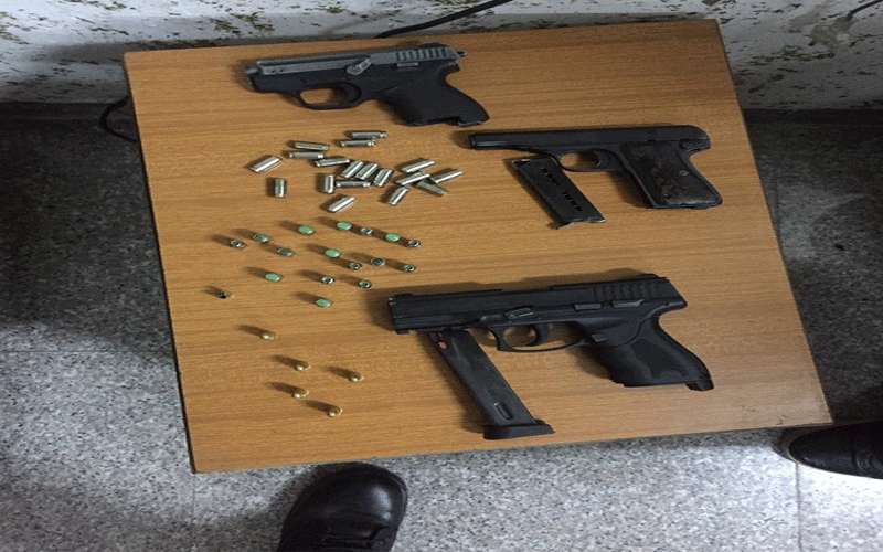 ضبط 4 أشخاص بحوزتهم أسلحة نارية