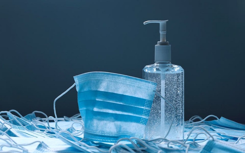 الغذاء والدواء تغلق مصنع كمامات وآخر