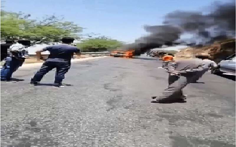 احتراق مركبة على طريق العارضه -