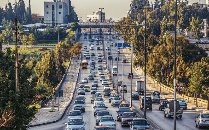 أردنيون قلقون على رواتبهم من قرارات